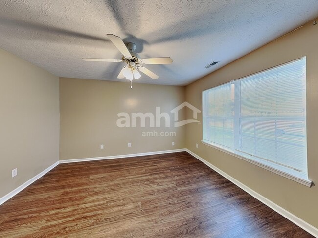 Building Photo - 127 Trails End