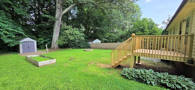 Building Photo - Cutest move-in ready brick ranch in Pfafft...