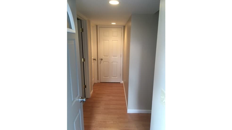 entrance/ hallway - 205 W Washington St
