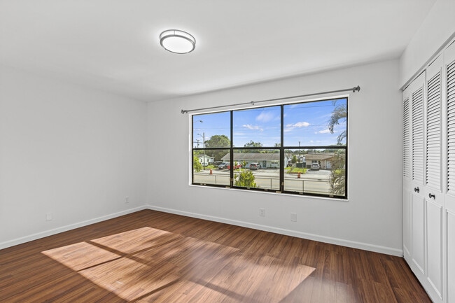 Building Photo - 814 Hill Dr