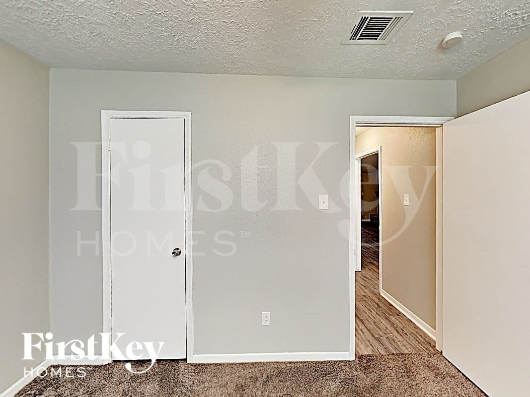 Building Photo - 7123 Foxmar Ln