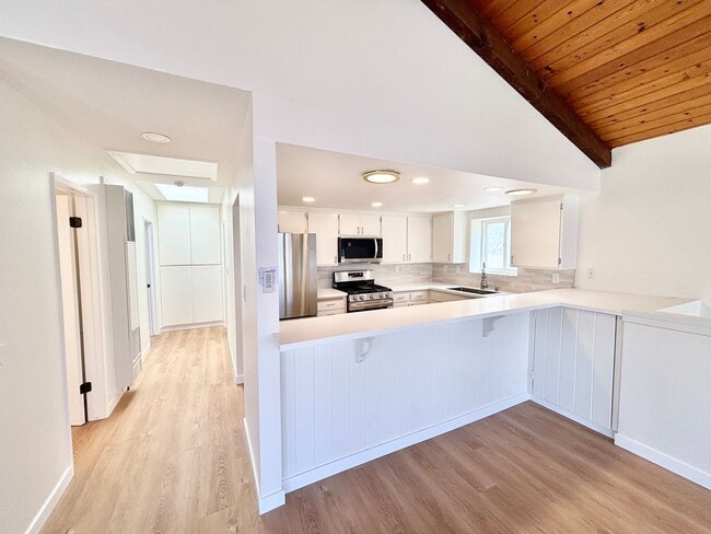 Building Photo - Silver Strand Beach | 4 Bed | 2 Bath | Bea...