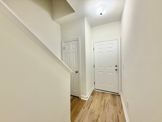 Building Photo - Newly Remodeled 3BD, 3BA Raleigh Townhome ...