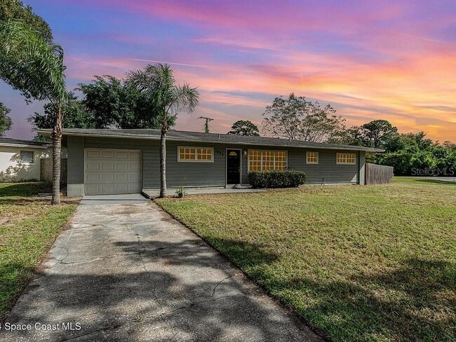 Primary Photo - 1885 Golfview Dr