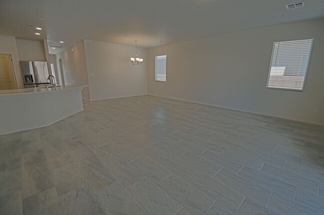 Building Photo - 2590 Camino Plata Loop NE