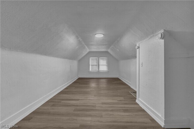 Building Photo - 712 Roselle Ave