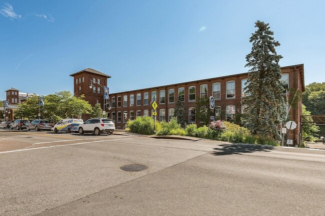 Building Photo - 125 S Main St