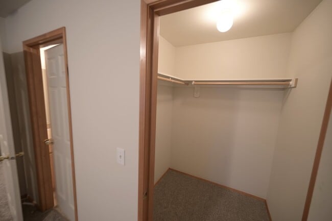 Building Photo - Super clean 2 bed 1 bath apartment in Port...