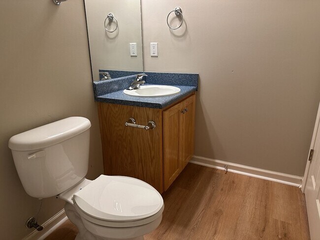 Building Photo - 355 Shady Oak Cir