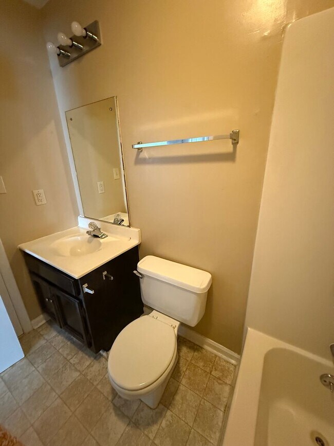 Building Photo - Two bedroom, 1 bath apartment in Haw River