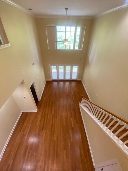 Building Photo - 241 Valencia Cir