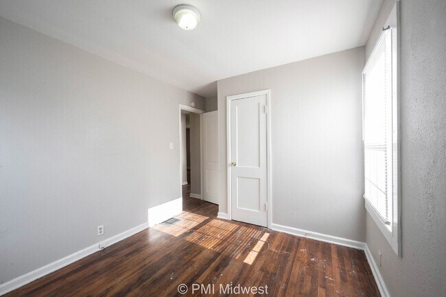 Building Photo - 2825 E 36th St
