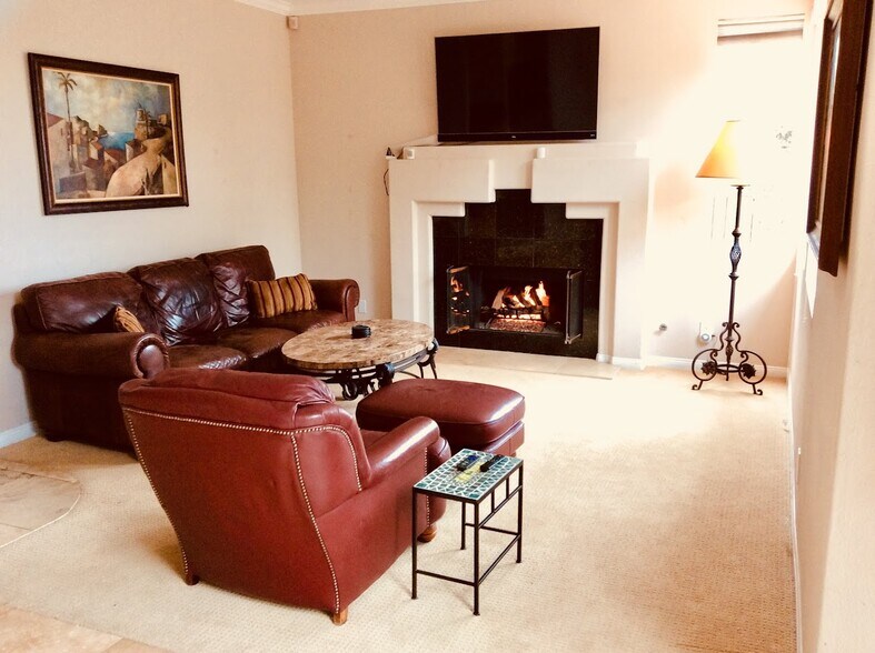Family Room - 601 Aliento Ct