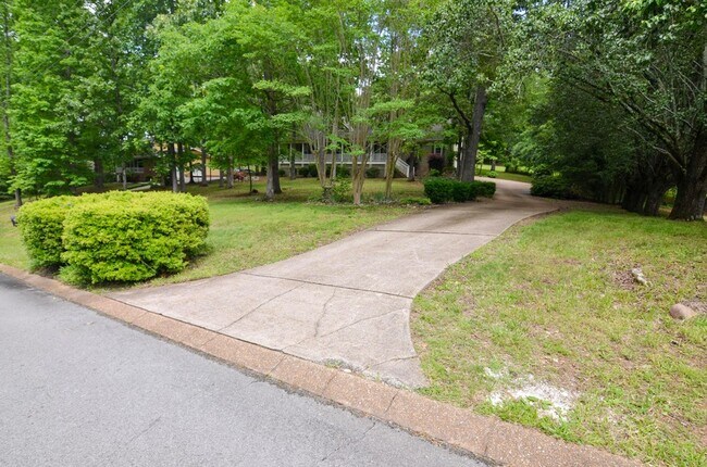 Building Photo - 205 Hidden Trace Dr