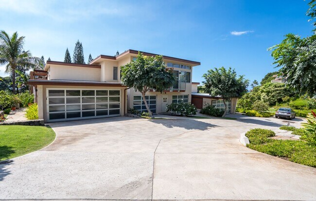 Building Photo - Beautiful Fully Furnished, 3 Bed/3 Bath Makali'i at Wailea Townhome with Infinity Pool