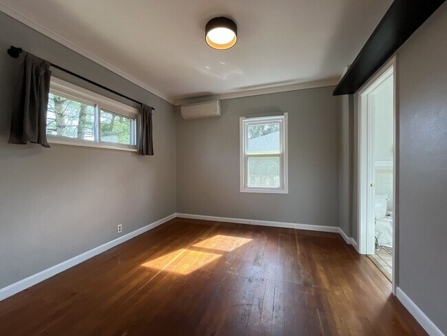 Building Photo - Charming St. Johns Bungalow with Fireplace, Bonus Space & Large Backyard