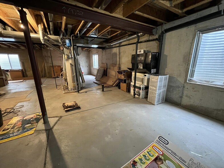 Building Photo - 13867 Fillmore St