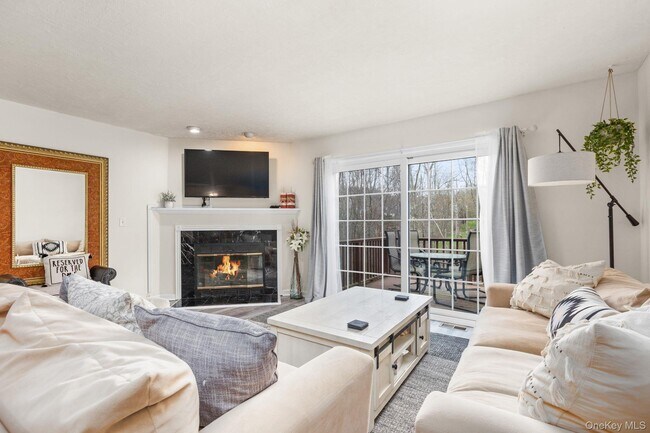 Building Photo - 702 Somerset Knoll