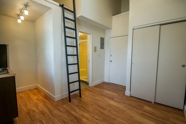 2535eAsbury_Unit12-3(1) - Plaza West