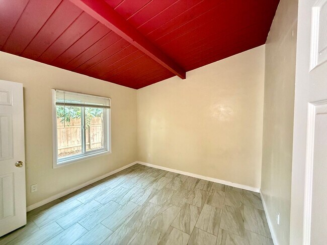 Building Photo - Charming 2-Bedroom Corner Lot Duplex Home in Clairemont with Private Yard!