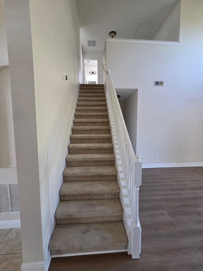 Building Photo - 2819 Roseglen Way