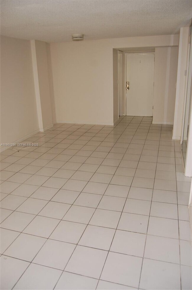 Building Photo - 1334 Collins Ave