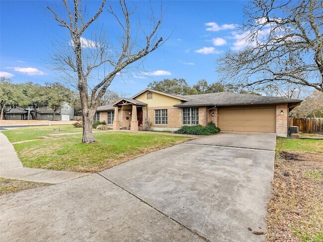 Building Photo - 6605 Mesa Dr