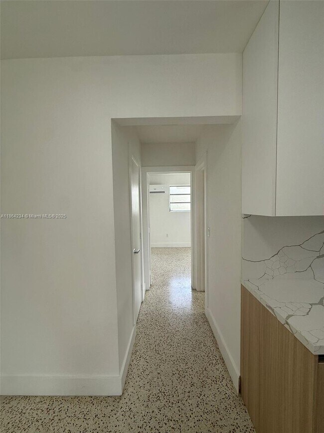 Building Photo - 2786 SW 31st Pl