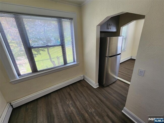 Building Photo - 432 Broad Ave