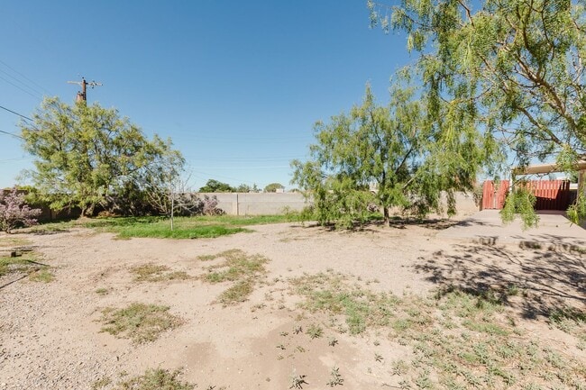 Building Photo - 3 Bedroom 2 Bathroom