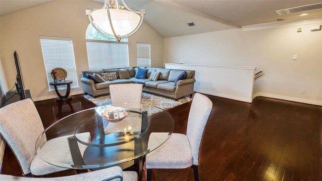Building Photo - 3413 Clearview Cir
