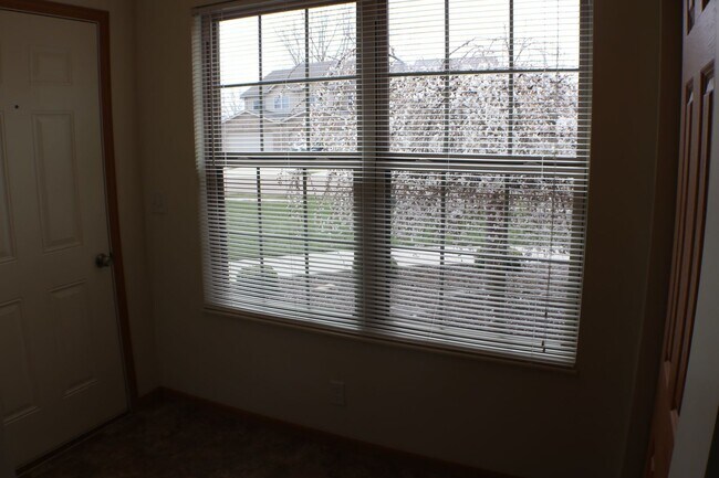 Building Photo - 2206 Shamrock Ln