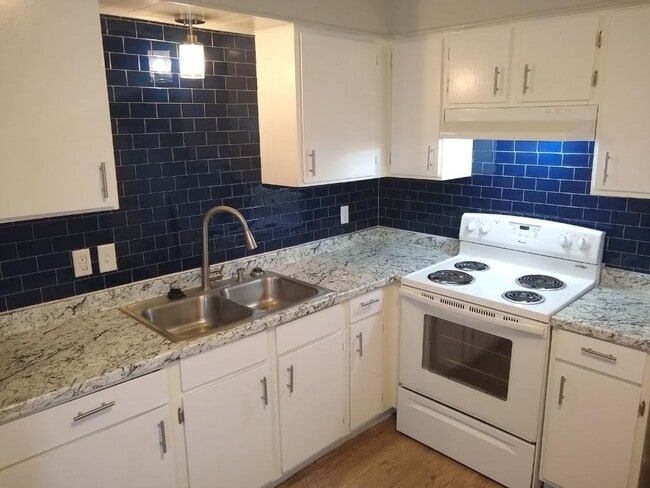 Primary Photo - 1209 Vance St