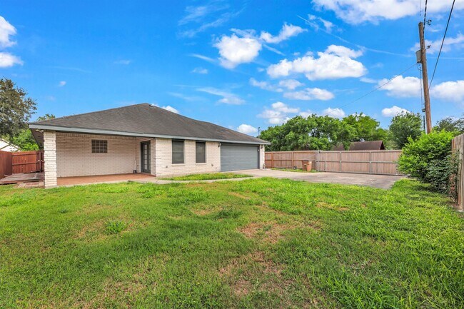 Building Photo - 5221 Tallow Ct