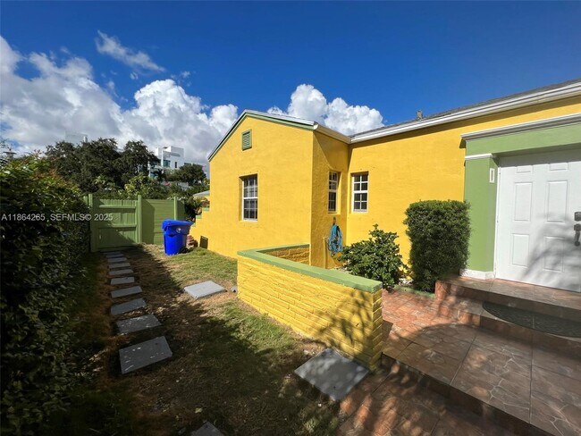 Building Photo - 695 NE 81st St