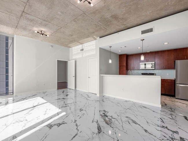 Building Photo - 5925 Almeda Rd