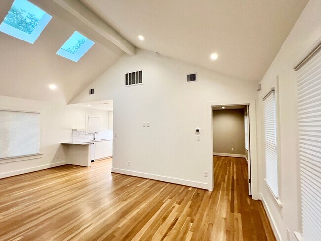 Building Photo - BRA19BS