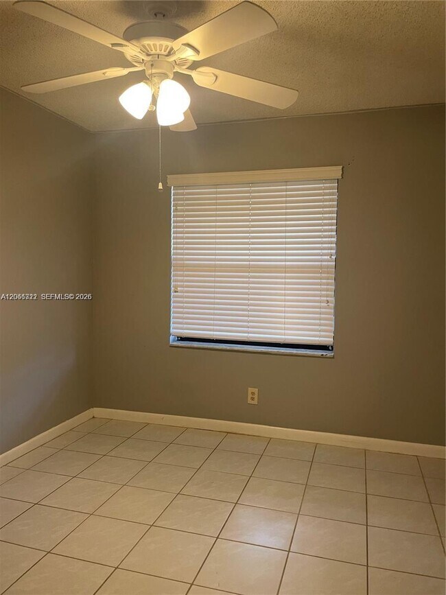 Building Photo - 7250 Golf Colony Ct