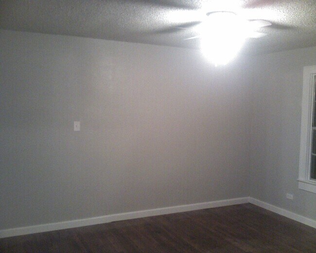 Building Photo - 1701 Daniel Dr