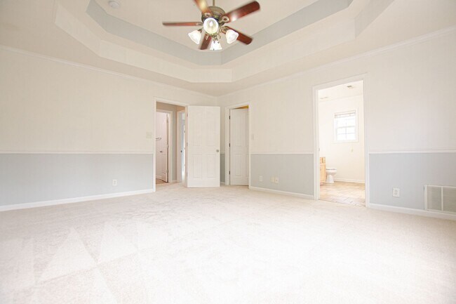 Building Photo - Three Bedroom with Bonus and Pool!