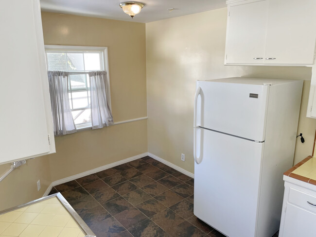 404 Landfair Avenue #2, Westwood, CA 90024 - Kitchen - 400 Landfair Ave