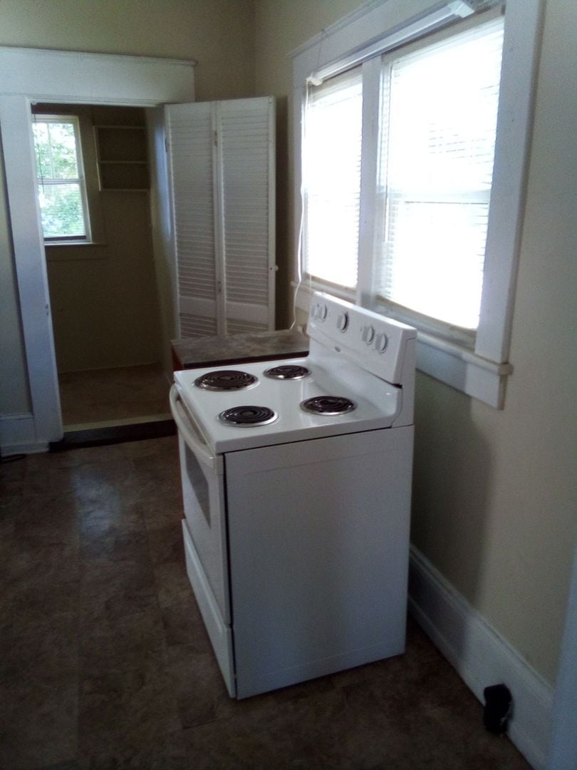 Building Photo - 2705 E Market St