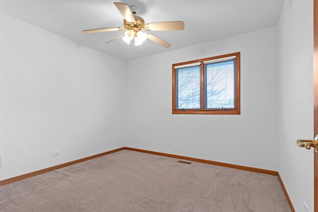 Building Photo - 1N280 Morse St