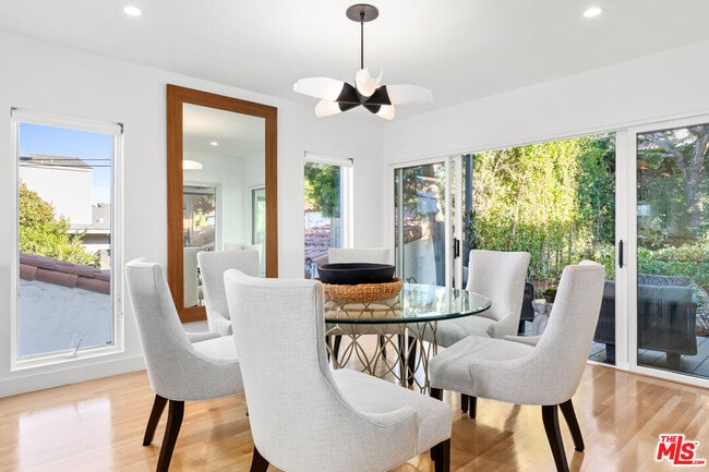 Building Photo - 249 Rees St