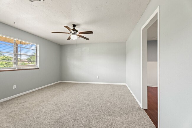 Building Photo - 1029 Hoyt Ave