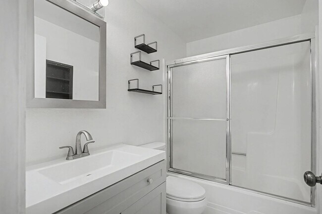 Building Photo - 421-423 Toliver Rd