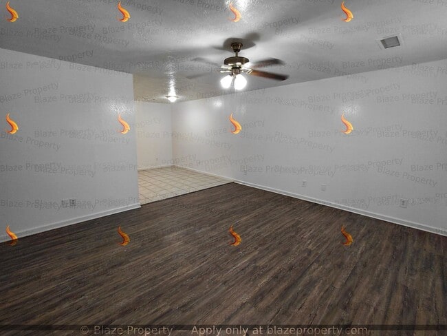 Building Photo - Easy Living, 3 Bedrooms