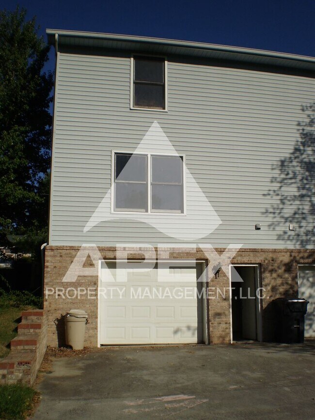 Building Photo - 5216 Bittersweet Rd