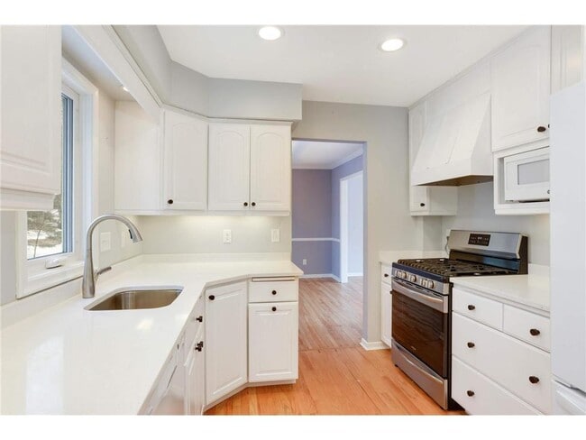 Building Photo - 8324 29th Ave N