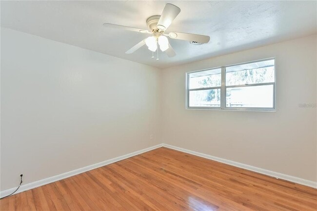 Building Photo - 1828 SE Lake Weir Ave